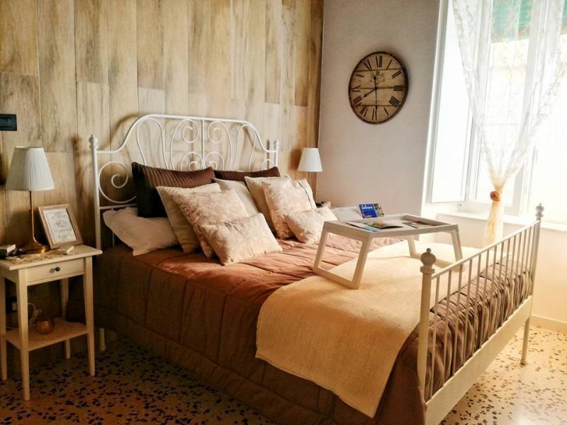 Elegant B&B - Il Vicolo Storico Салерно Екстериор снимка