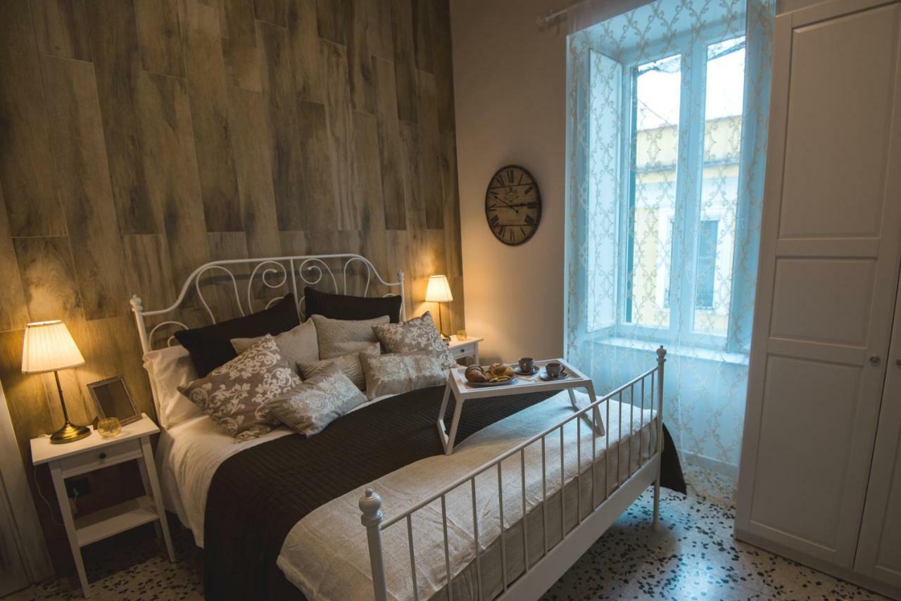 Elegant B&B - Il Vicolo Storico Салерно Екстериор снимка