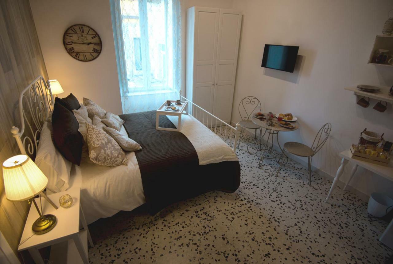 Elegant B&B - Il Vicolo Storico Салерно Екстериор снимка