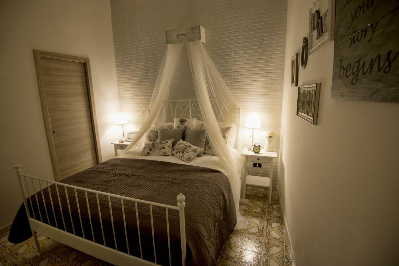 Elegant B&B - Il Vicolo Storico Салерно Екстериор снимка
