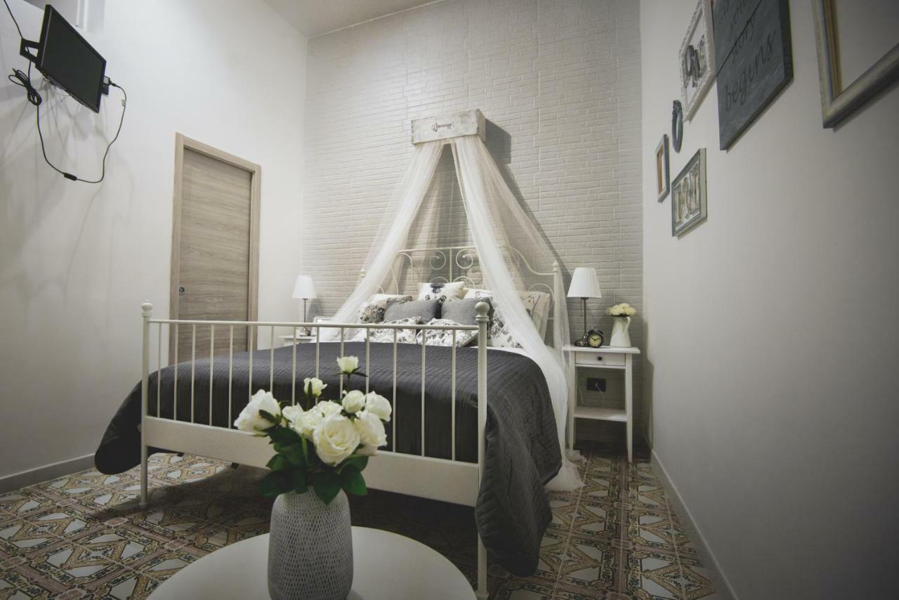 Elegant B&B - Il Vicolo Storico Салерно Екстериор снимка