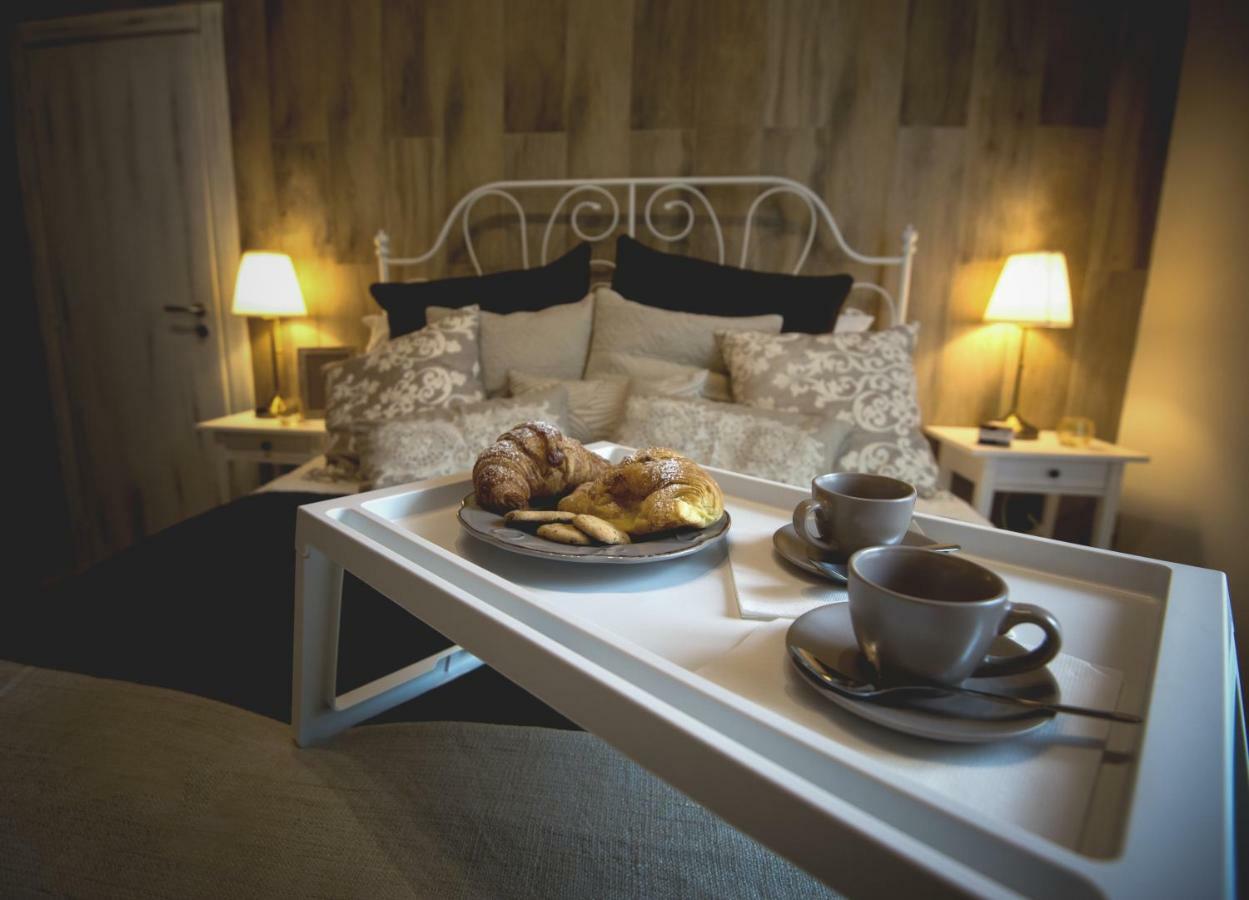 Elegant B&B - Il Vicolo Storico Салерно Екстериор снимка