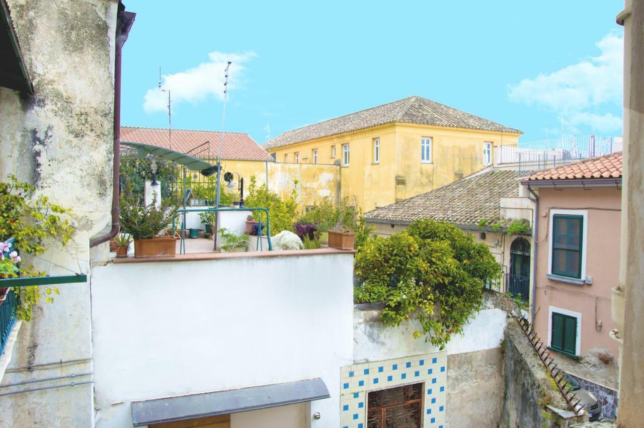 Elegant B&B - Il Vicolo Storico Салерно Екстериор снимка