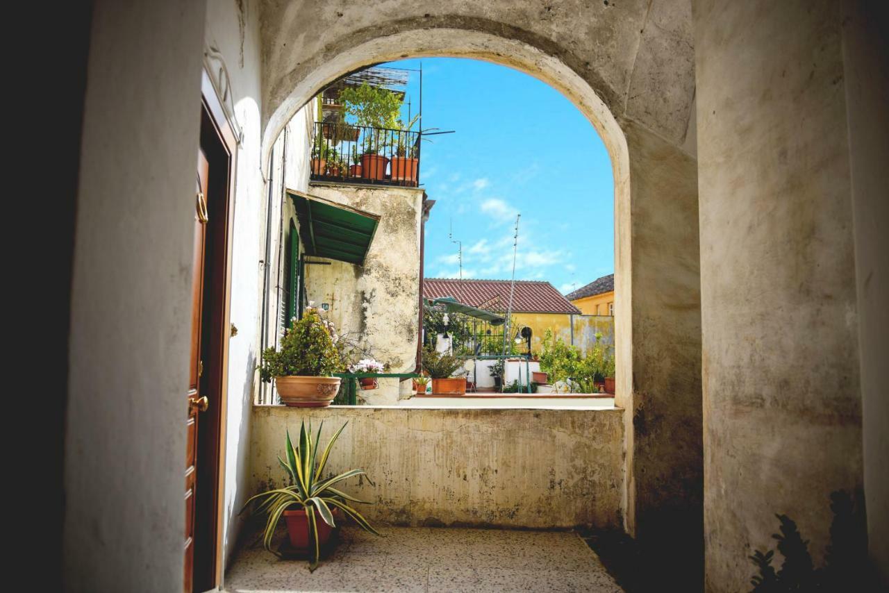 Elegant B&B - Il Vicolo Storico Салерно Екстериор снимка